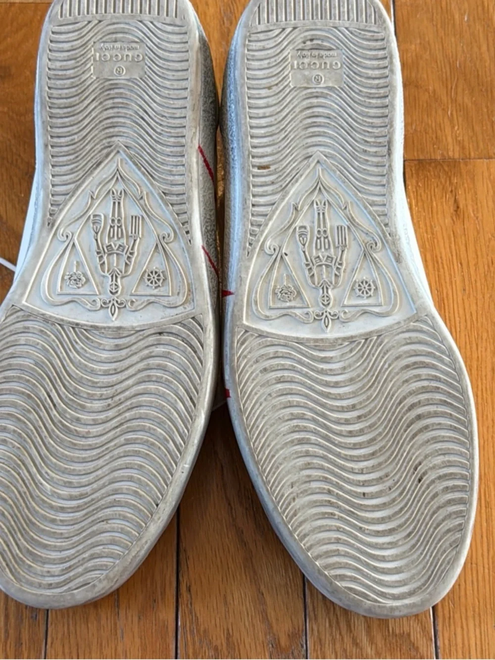 Authentic Gucci Ace Blade Logo Distressed Sneakers Tennis Shoes White Mens US 9